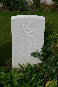 Dozinghem Military Cemetery - Shaw, R
